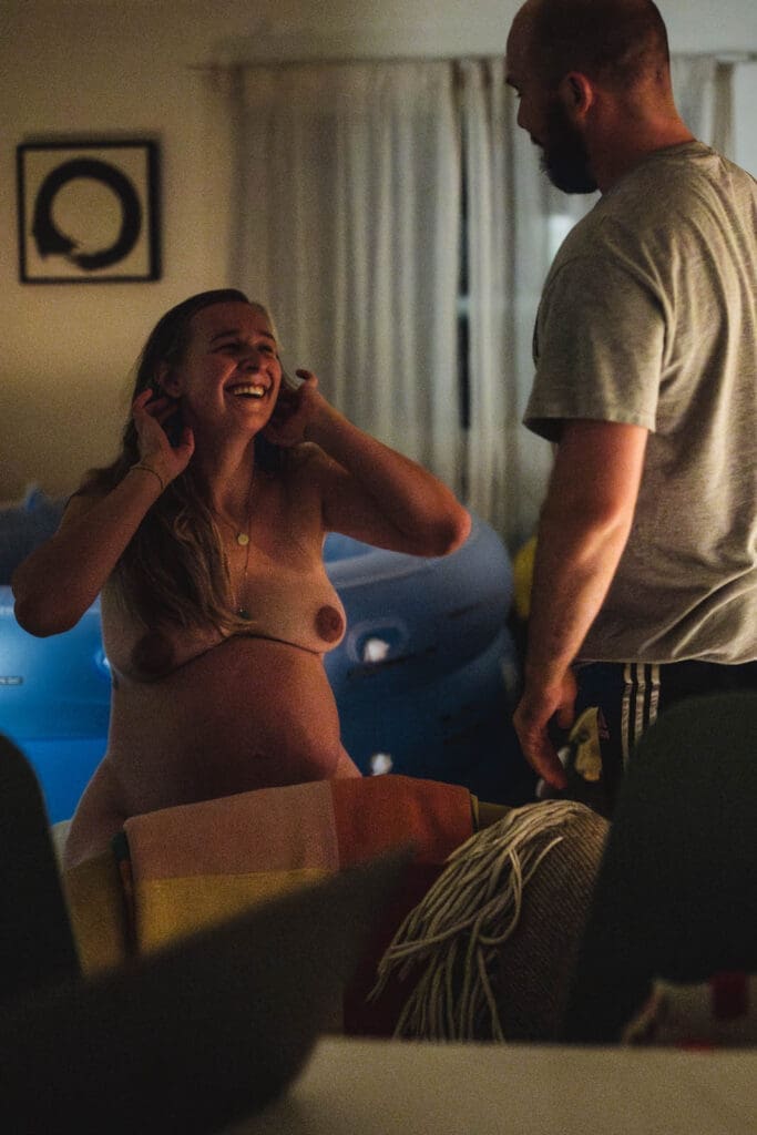 sophia laughs between contractions
